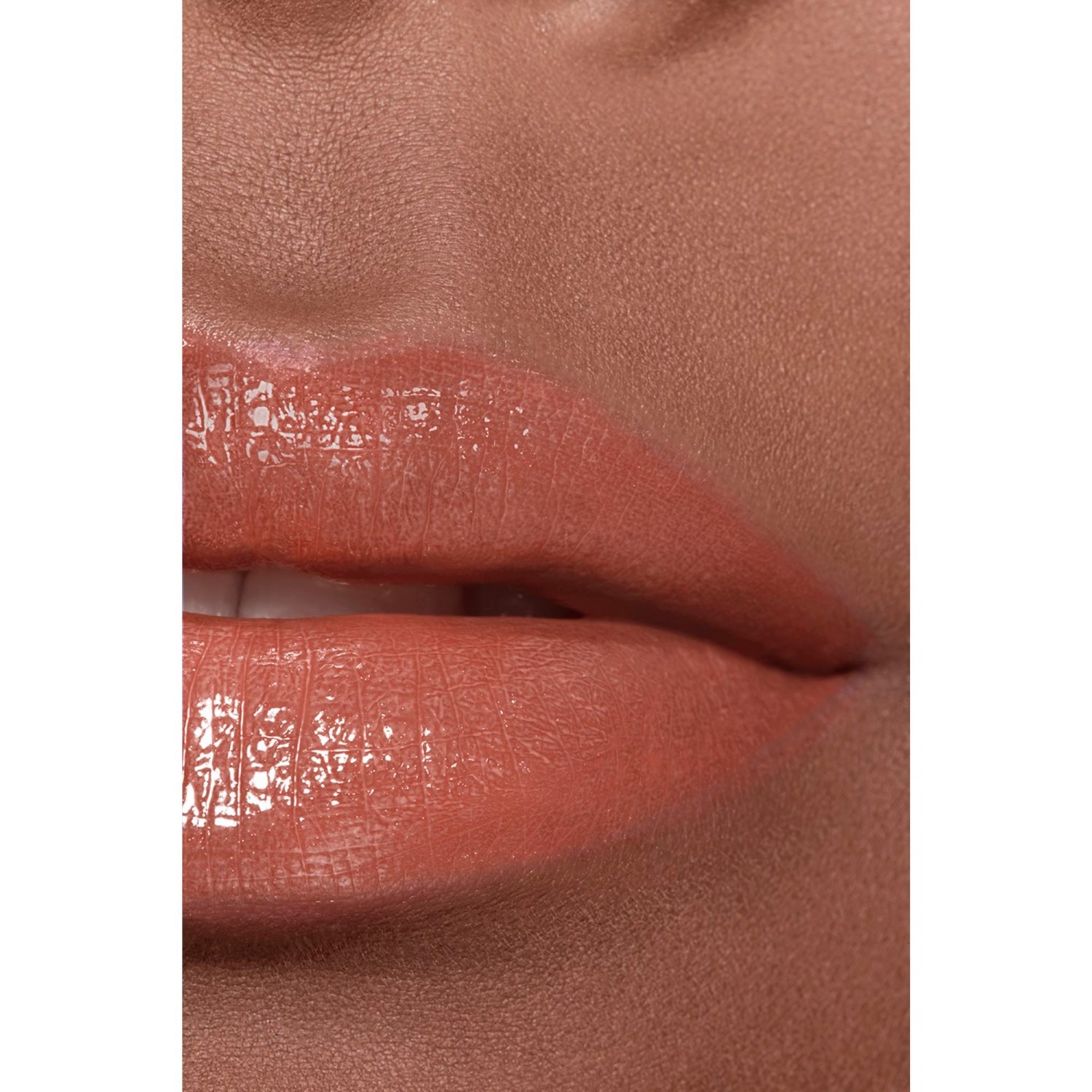 EL BÁLSAMO CON COLOR HIDRATANTE, CON UNA INTENSIDAD A MEDIDA, PARA UNOS LABIOS MÁS BELLOS DÍA TRAS DÍA